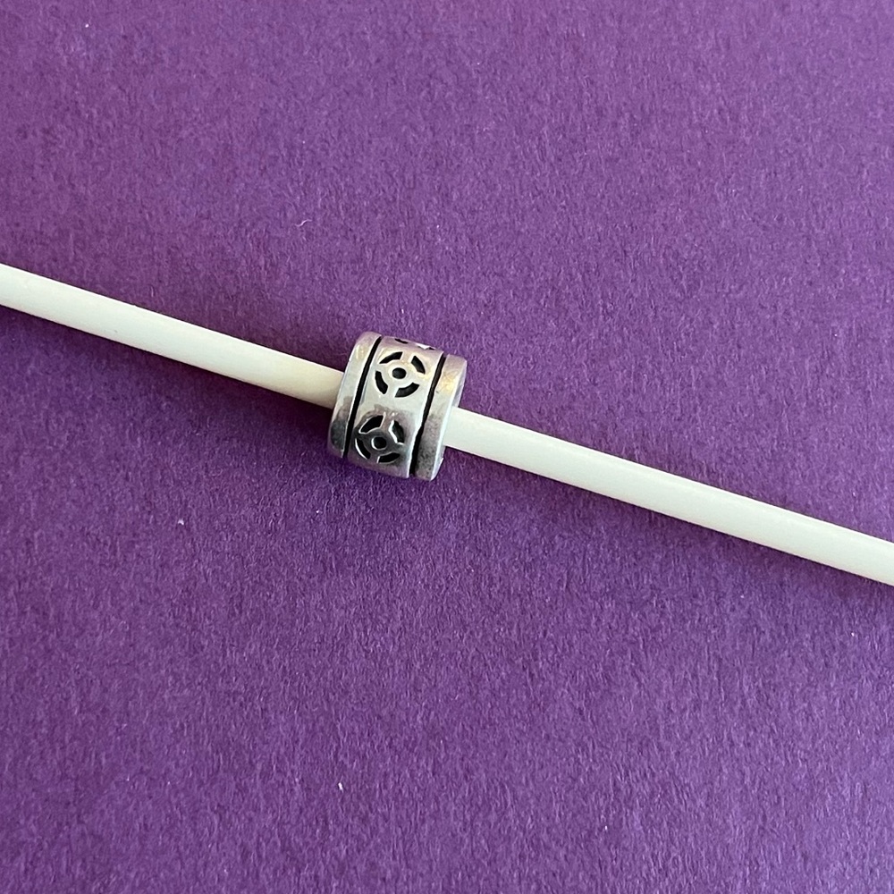 Pandora Retired sterling silver open circles charm. Item # 790205.